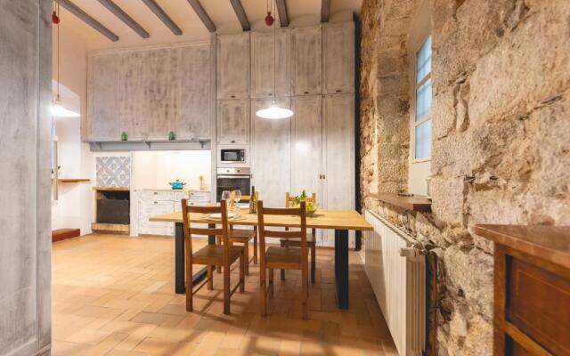 Bravissimo Plaça del Vi, Authentic Historic Apartment