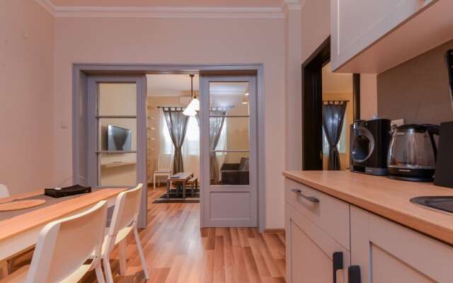FM Premium 2-BDR Apartment - Charming Murphy Str