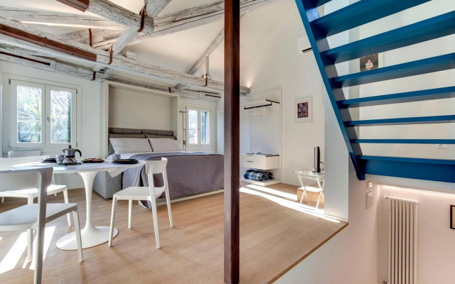 Venice Skyline View Studio Apartment M0270428215