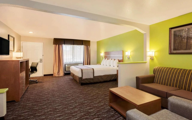 Days Inn & Suites by Wyndham Arcata