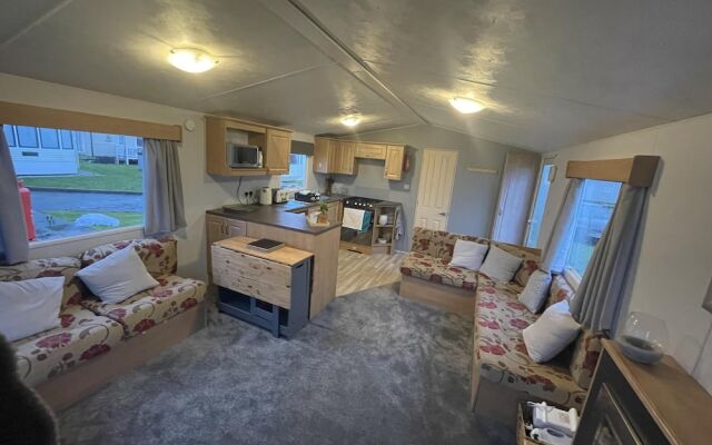Charming 3-bed Static Caravan in Porthcawl