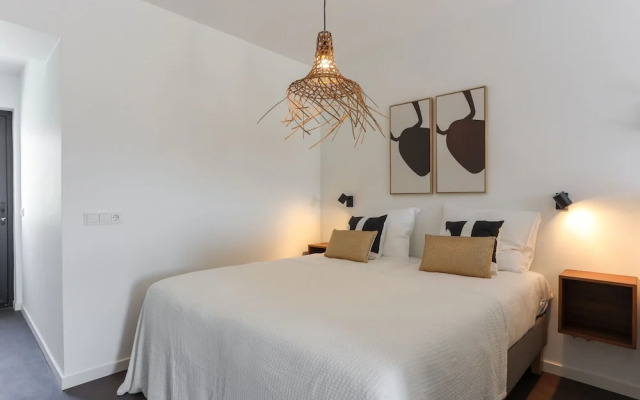 Modern Suite Near Beach