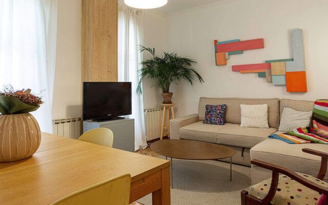 Cute 1 Bed Flat W/balcony - 2mins to Metro