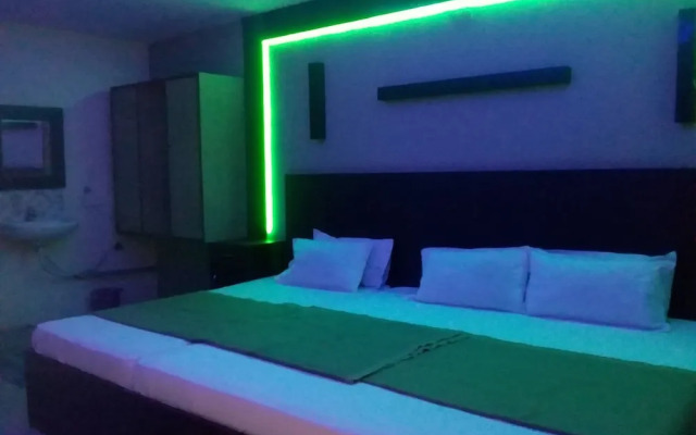 Divya Lodge & Hotel Rooms