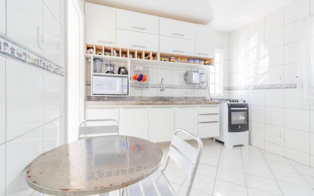 GB08 Aconchegante Casa 4 Suítes em Guarajuba