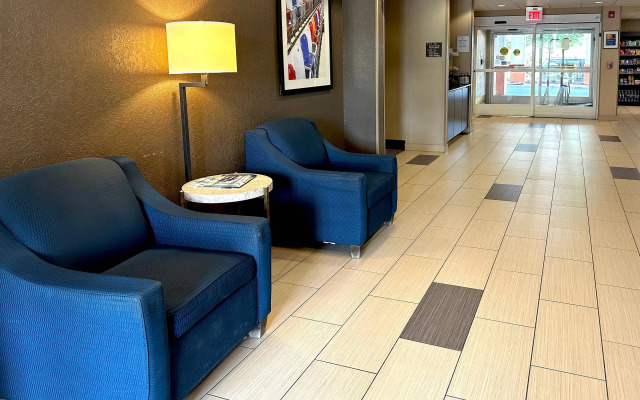 Comfort Suites Airport