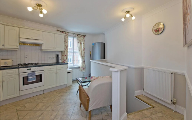 Imperial Horseferry Road Apartment