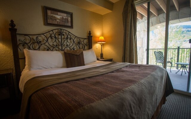 Enormous Condo with Stunning Mountain Views by RedAwning - Save 20% on 7+ Nights!