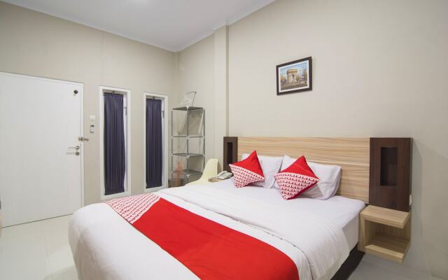 Stay At H by OYO Rooms