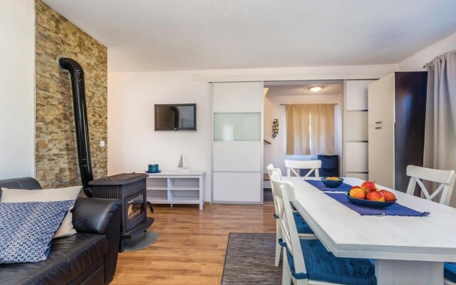 Awesome Home in Kras With Wifi and 2 Bedrooms