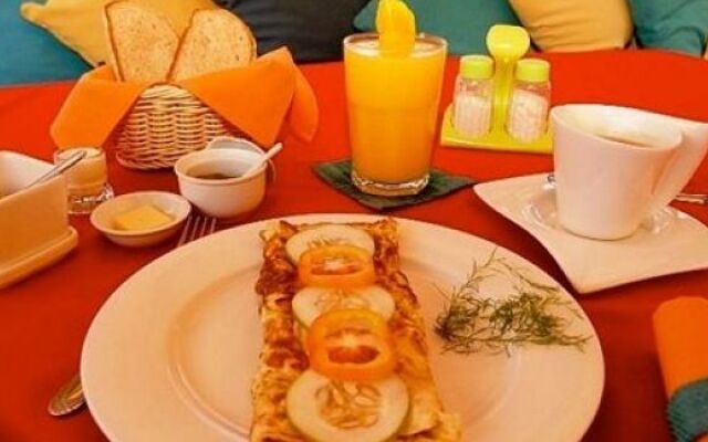 Charts Resort & Art Cafe