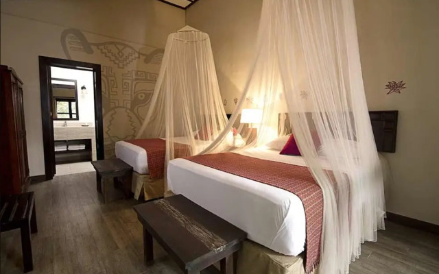 Jungle Lodge Hotel