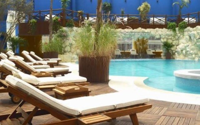 Golden Tulip Farah