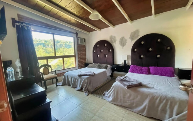 La Palapa & Posada Mía