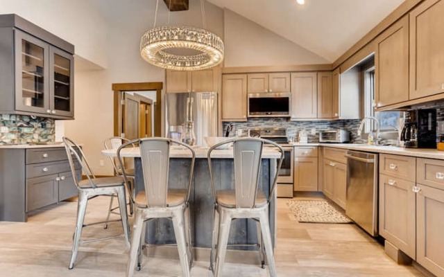 Expedition Station #8636 by Book by Owner