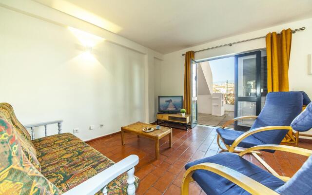 B20 - Sun and Pool Apartment