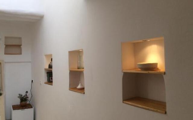 White Riad Apartment