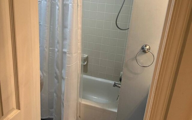 Room in House - The Master Haven Cozy Private Room