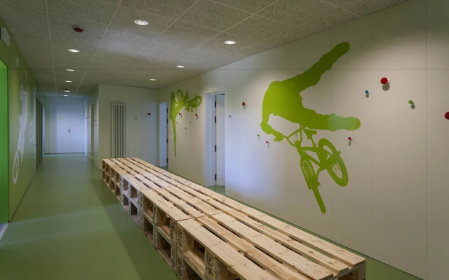 Youth Hostel Non Stop Inn by IrriSarri Land