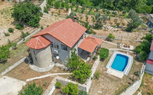 Secluded Villa With on Mountainside in Antalya