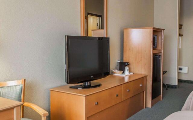 Quality Inn near I-72 and Hwy 51