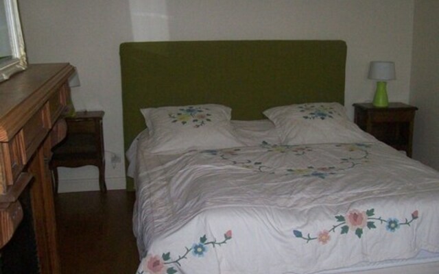 Stunning Holiday Home in Escalles near Sea