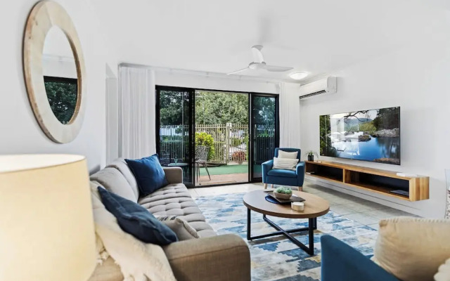 Rainforest Reef Retreat - Esplanade Ground-floor Apartment