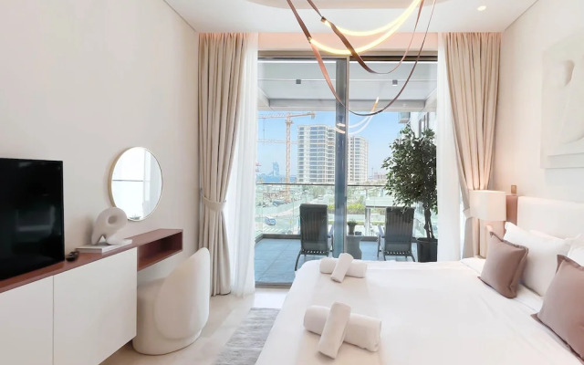 Luxury Beachfront 1BR on Palm Jumeirah & Balcony