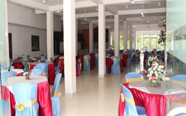Tharusha White House Hotel