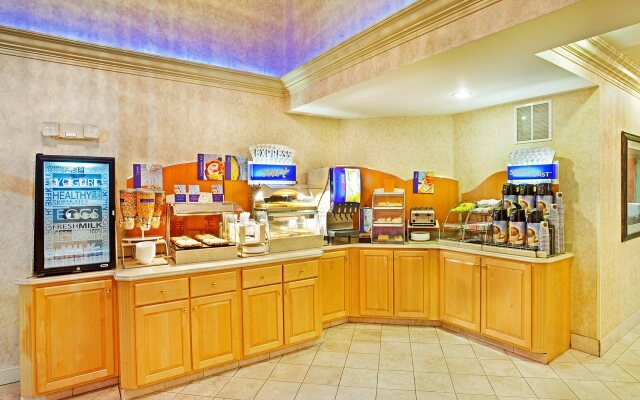 Holiday Inn Express & Suites London by IHG