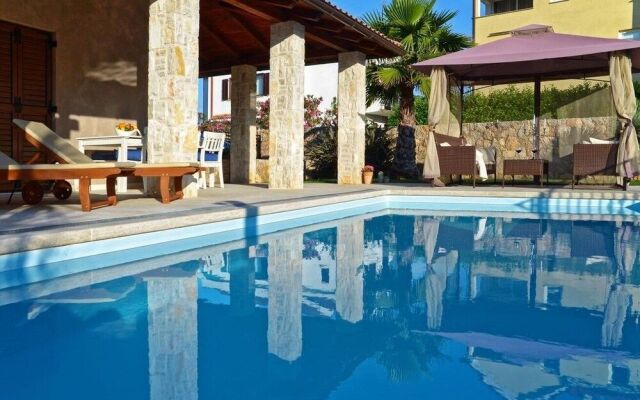 Berna - Pool House - H