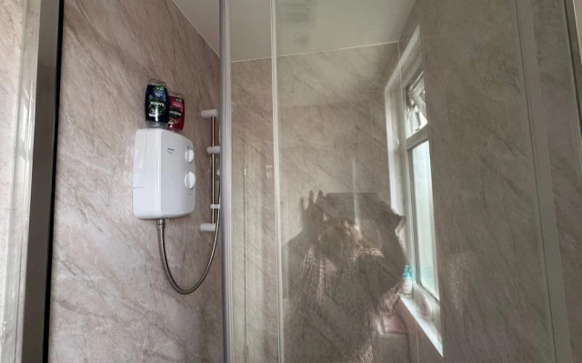 Lancing Road Cozy Apartment in Croydon