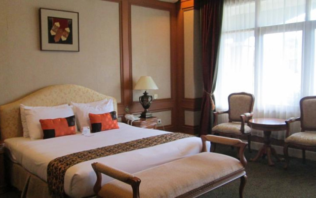 Elty Suites Lesung Batu