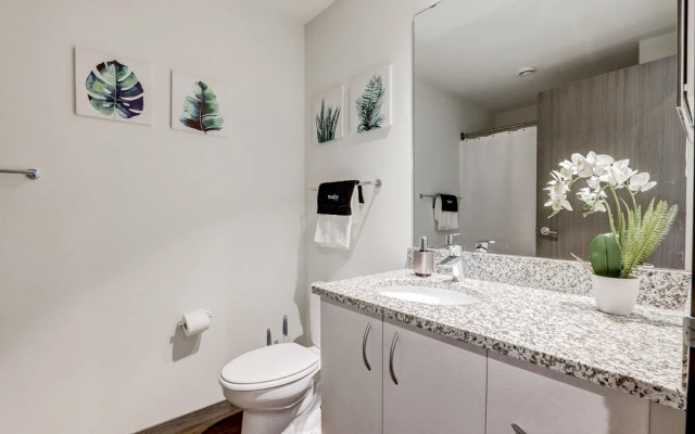 FRONTDESK Urbanite Apts Lower East Side Milwaukee