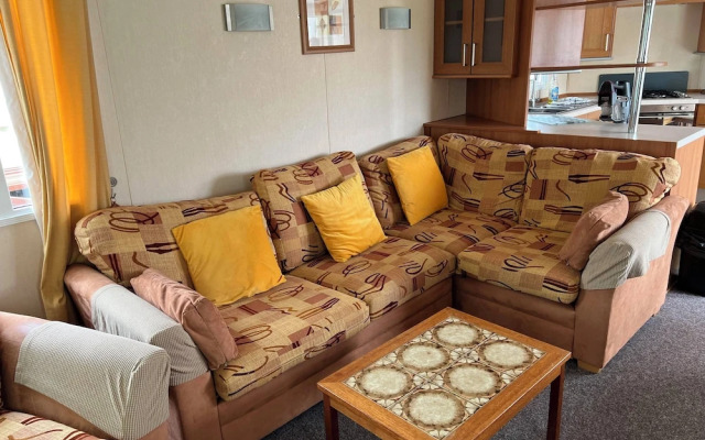 2 Bedroom Caravan at Heacham Beach With Decking