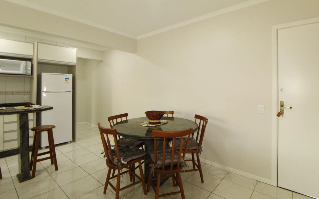 1012 Apto no centro Praia de Bombinhas