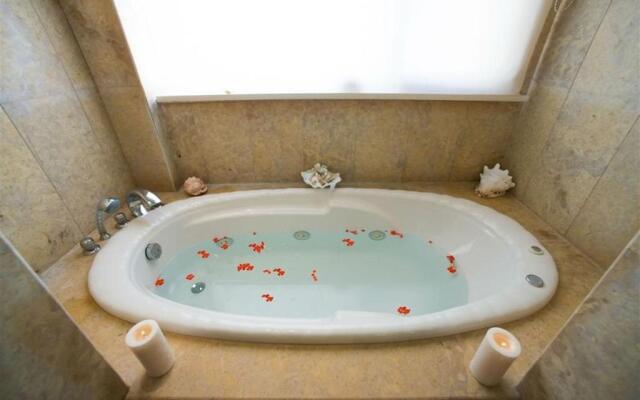 Luxury Villa Beachfront 5 Bedrooms 10-12 Persons