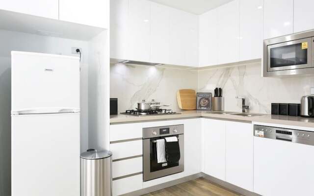 Chic CBD Pad + Pool + Gym + Sauna + Parking