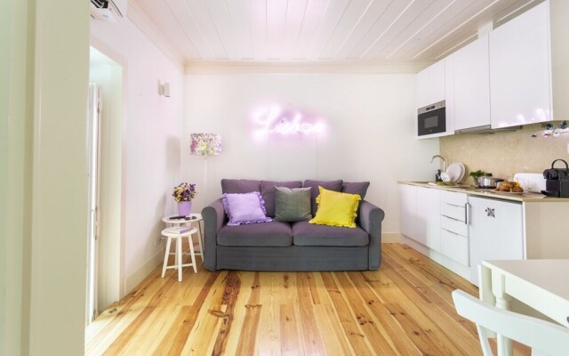 ALTIDO Chic 1BR Apt w/balcony close by Graça Viewpoint & tram stops