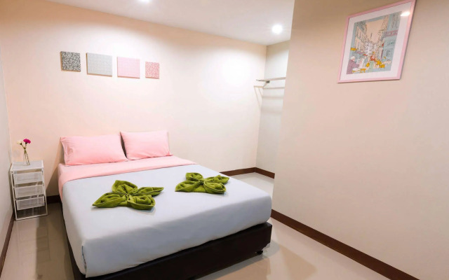 Wanderlust Bangkok Hostel