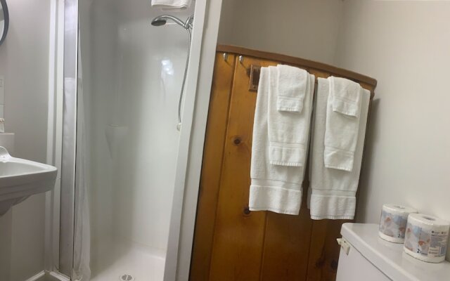 Barefoot Villas Room 7 Kodiak