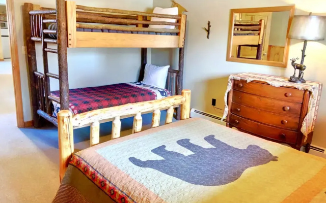Moose Lodge and Cabins by Bretton Woods Vacations