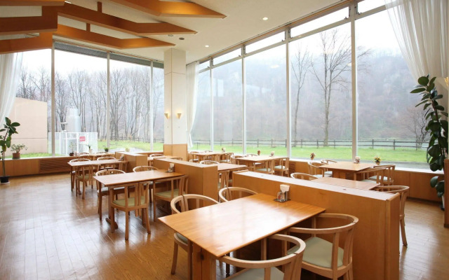 Yuyado Kuttari Onsen Lake Inn