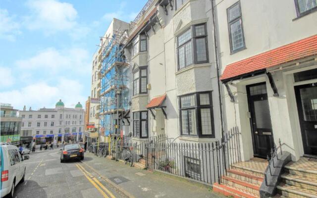 Cosy 2 Bedroom Apartment - Flat 3 Queens Square Brighton