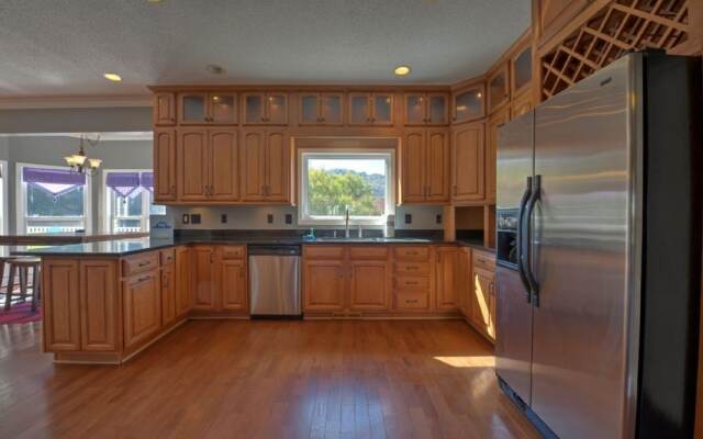 Sunshine Cove - 5 Br Home