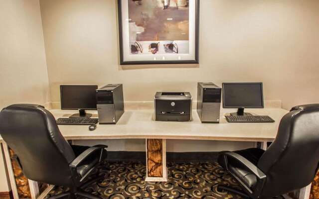 Comfort Suites Bloomington I-55 and I-74