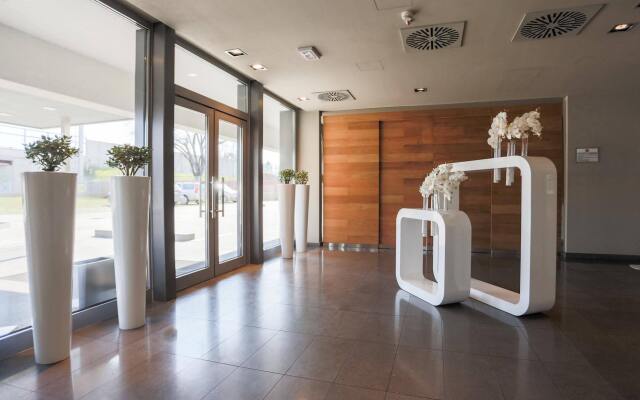 One Hotel & Restaurant