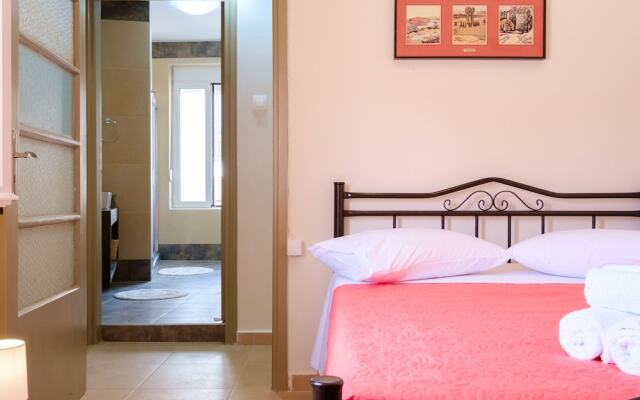 Home with Courtyard in Heart of Old Town