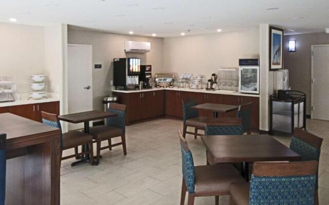 Comfort Inn & Suites