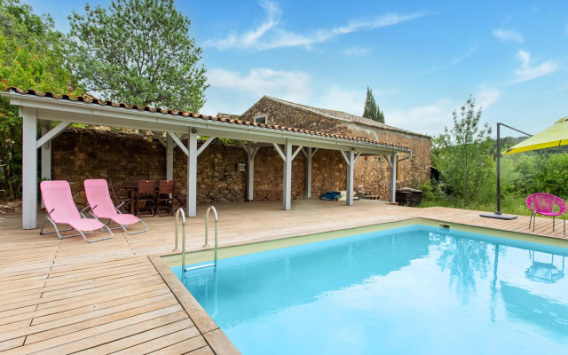 Tranquil holiday home in Cébazan with private pool